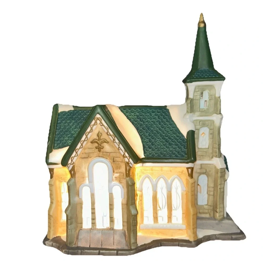 Galleria Lighted Church Fine Porcelain 1990's Vintage Plug-in C7 Bulb